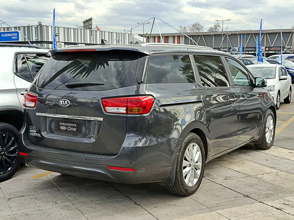 KIA GRAND CARNIVAL