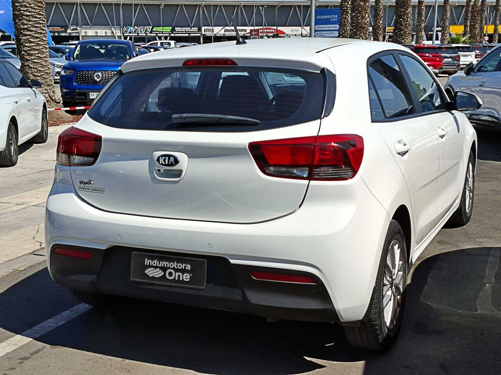 KIA RIO 5